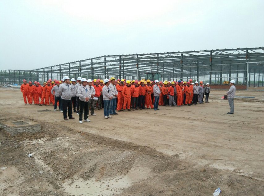 Команда по монтажу склада стальной конструкции.jpg