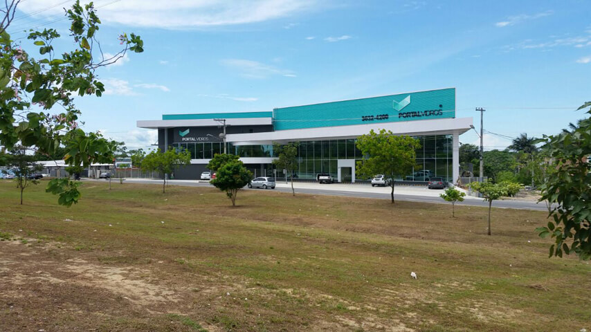 Здание выставочного зала со стальным каркасом