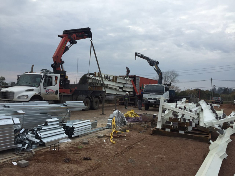 Стальное офисно-складское здание площадью 1000 квадратных метров