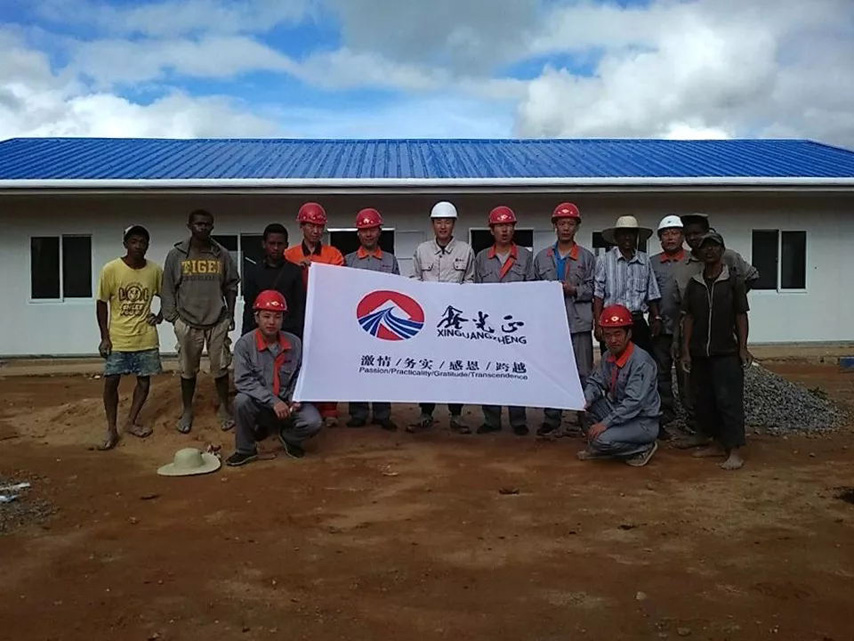 монтажная бригада сборного дома