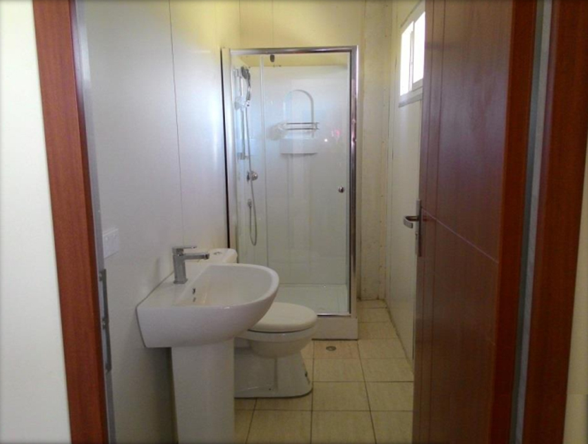 моечная в офисном здании со стальной конструкцией