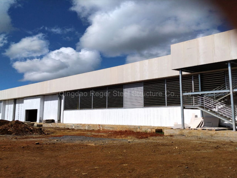 Гимназия со стальными конструкциями на Маврикии