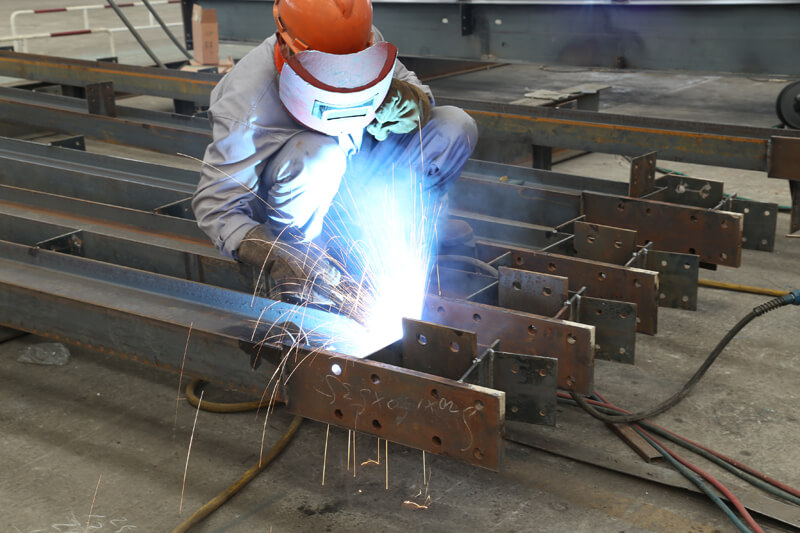 Сварка — шестой этап процедуры изготовления стальной конструкции