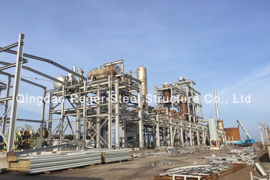 Здание пакистанского химического завода