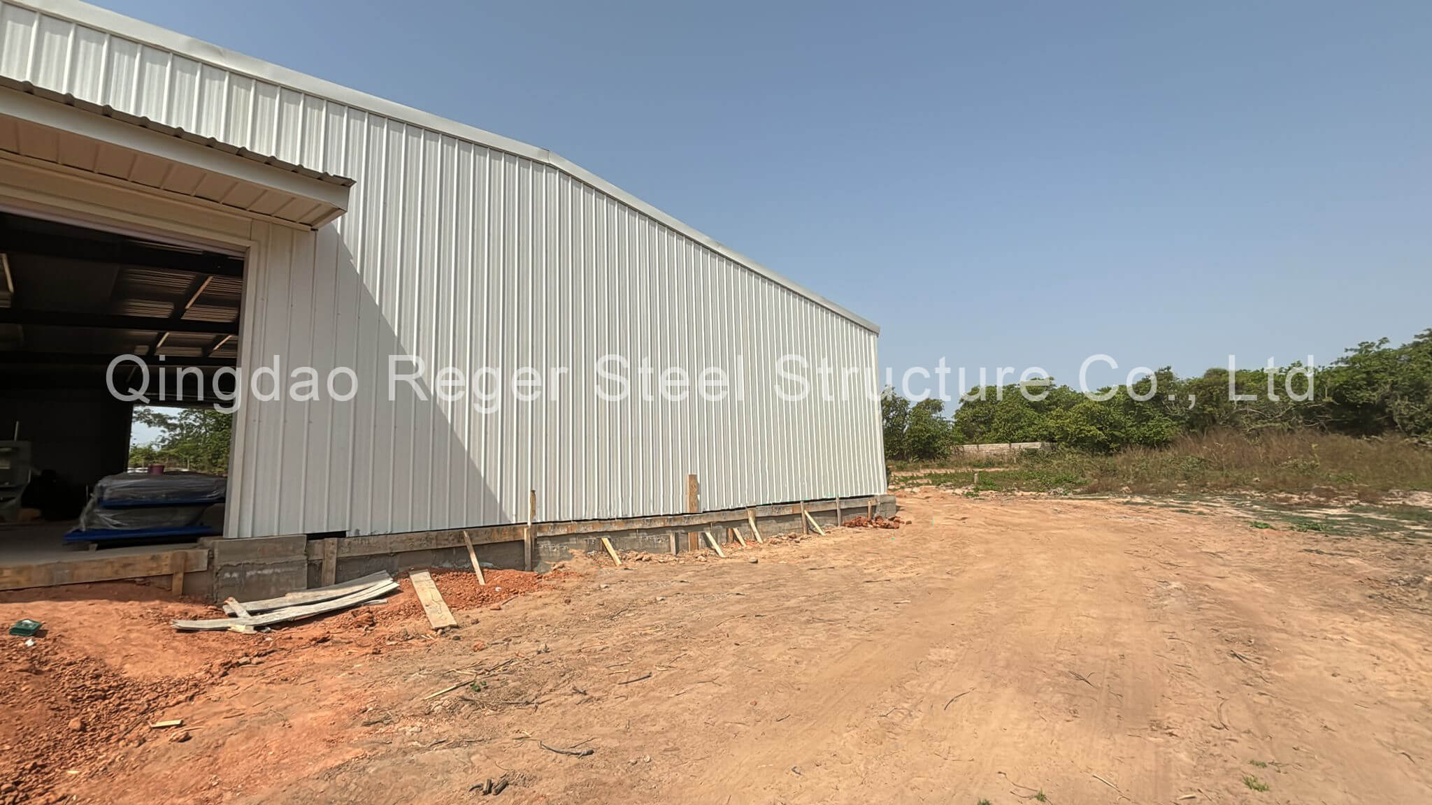 Кирпичный завод в Гвинее-Бисау, стальное здание