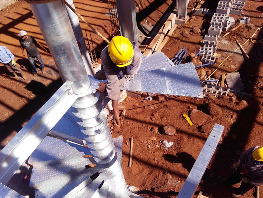 Стальные лестницы здания сталелитейного завода